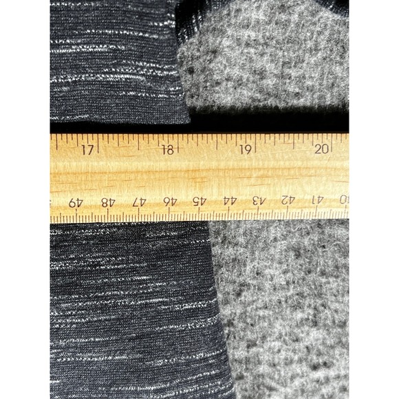 Under Armour Men's V-Neck T-Shirt Heathered Gray Fitted Size XL - Picture 4 of 8